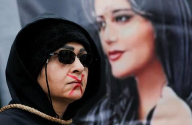 Taliban'ın üniversitede okumalarını yasakladığı Afgan kadınlara İran'dan sürpriz davet