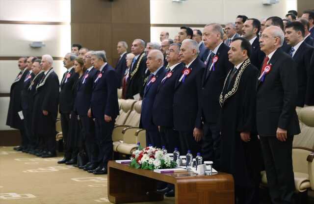 Cumhurbaşkanı Erdoğan ve Kılıçdaroğlu'nun AYM töreninde karşılaşmasında soğuk rüzgar esti