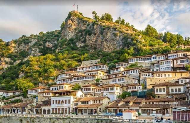 Arnavutluk hangi yarım kürede, ve kıtada? Arnavutluk'un konumu, nüfusu ve harita bilgisi