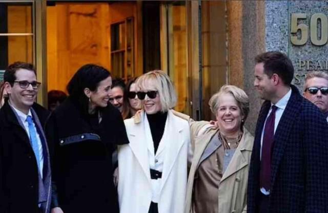 Eski ABD Başkanı Trump, kendisini tecavüzle suçlayan gazeteciye hakaret ettiği için 83 milyon dolar tazminat ödeyecek