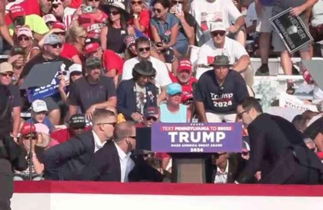 Donald Trump'a saldırı anı kamerada