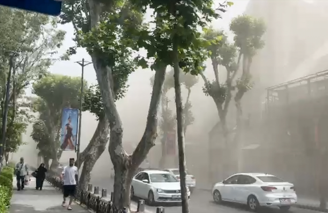 Üsküdar'da sosyal tesiste yangın