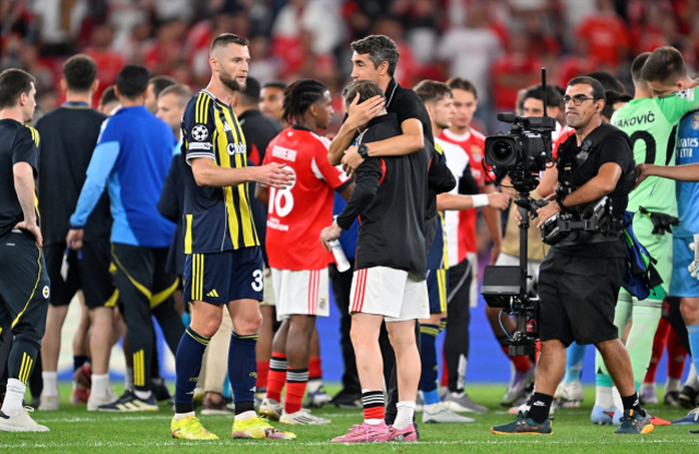 Portekiz Basını Benfica’nın Şampiyonlar Ligi Biletini Alışverişteki Başarıyla Kutluyor: Kerem Aktürkoğlu’nun Gecesi