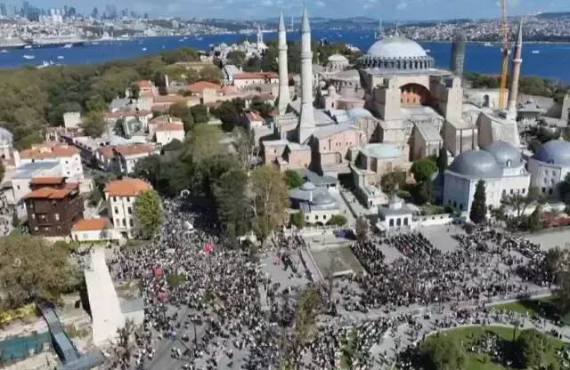 İstanbul, Ankara ve İzmir'de binlerce kişi Gazze için yürüyor