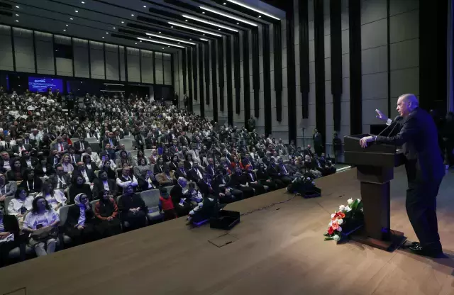 Cumhurbaşkanı Erdoğan'dan Özgür Özel'in sözlerine yanıt: Ayarları bozulmuş hakaret otomatı