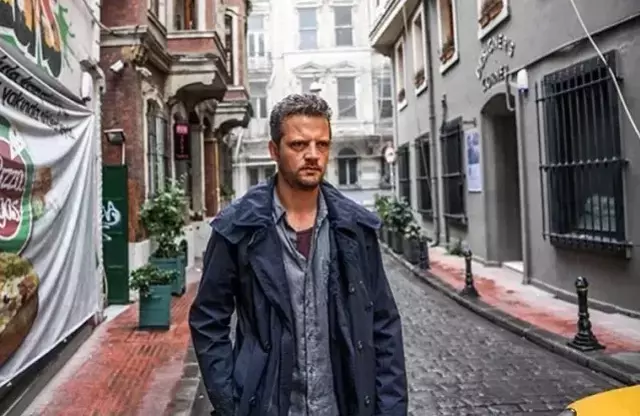 Altın Portakal ödüllü yönetmen, evinde silahlı saldırıya uğradı