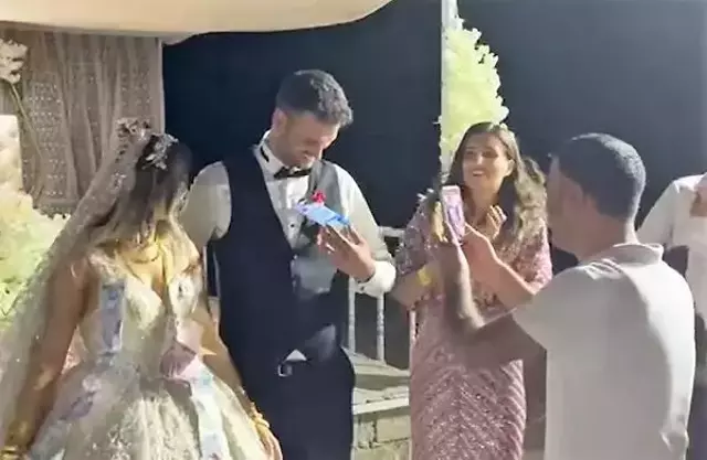 Davetliler görünce şaşırıp kaldı! Damada Bitcoin taktılar