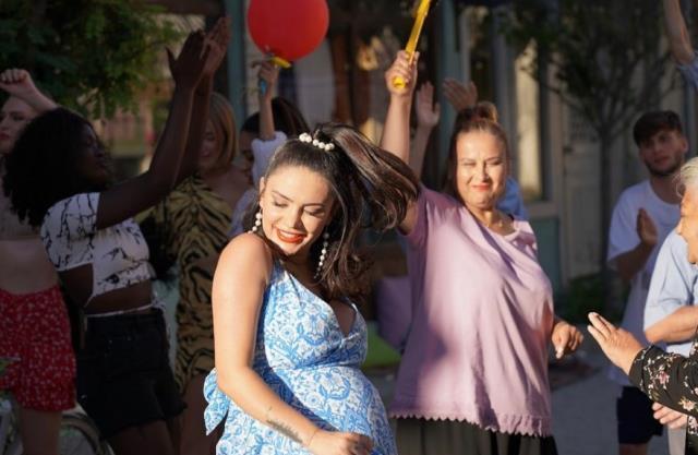 Vay Vay sözleri! Ece Ronay Vay Vay şarkı sözleri!