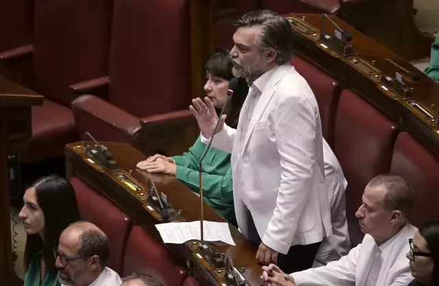 İtalya'da muhalif milletvekillerinden parlamentoda 'Filistin' dayanışması