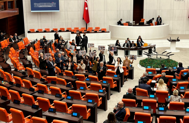 DEM Partililer bakanlığın Demirtaş hamlesini protesto etti