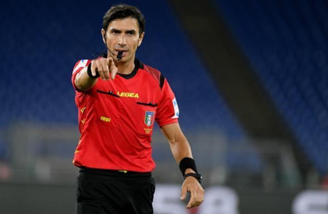 Bunu da gördük! Kafası karışan Avrupa devi, hakemle sözleşme imzaladı