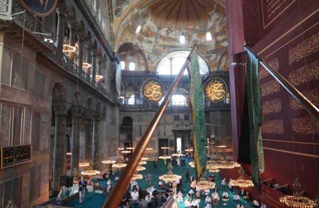 Ayasofya Camii kim yapmıştır? Ayasofya ne zaman yapıldı, kaç yılında? Ayasofya Camii nerde? Ayasofya Camii hakkında bilgiler!