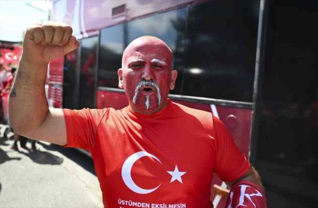 Ay-yıldızlılara büyük destek! Hamburg sokakları 'Türkiye' sesleriyle inledi