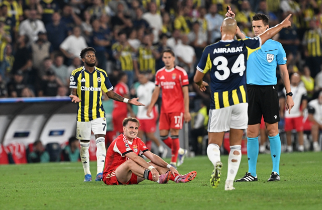 Atılan manşetler bomba! Bütün ülke Fenerbahçe-Benfica maçını konuşuyor