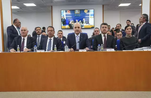 Bütçe Komisyonu'nda Numan Kurtulmuş salonu terk etti: Bu çok ağır bir hakaret