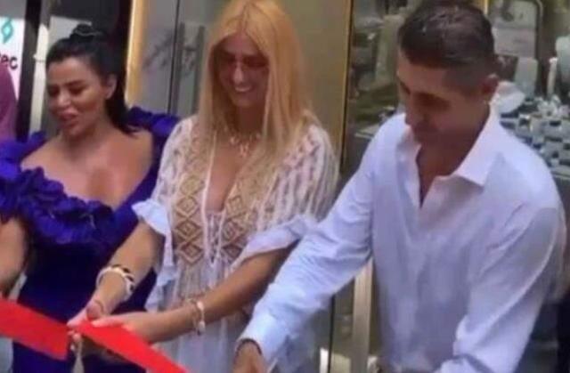 Manavgat'taki yangından sonra felç geçiren Tuğba Özay, İstanbul'da açılışta görüntülendi