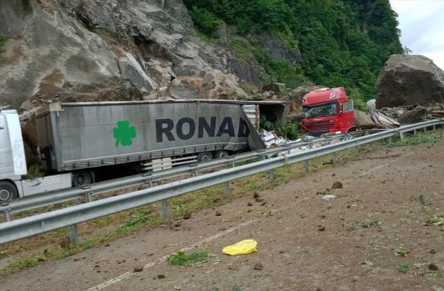 Son Dakika: Artvin'de heyelan! Ölü ve yaralıların olduğu bölgeden gelen görüntüler endişe verici