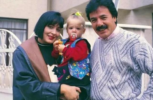 Uzun zamandır ekranlardan uzak olan Necla Nazır, kızının nişan töreninde görüntülendi