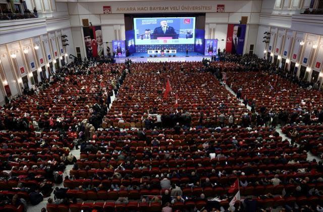 Son Dakika! Saadet Partisi'nde Temel Karamollaoğlu yeniden genel başkan seçildi