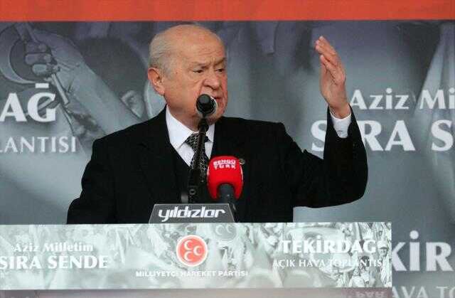 İstanbul'dan geçen 155 metrelik savaş gemisinde teamüllerden büyük ABD bayrağı kullanılması Bahçeli'yi küplere bindirdi