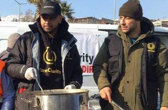 Dünyaca ünlü şarkıcı Maher Zain, Kahramanmaraş'a gelerek depremzedelere yemek dağıttı