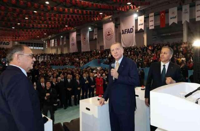 Cumhurbaşkanı Erdoğan: Deprem bölgesinde yıl sonuna kadar 200 bin evi teslim edeceğiz