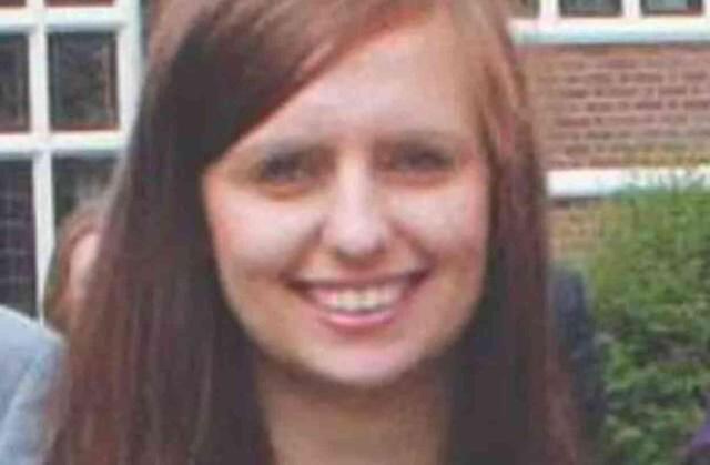 İngilitere'de hayat kadınlığı yaptığı ortaya çıkan 30 yaşındaki kadın öğretmen Samantha Barguss, meslekten men edildi
