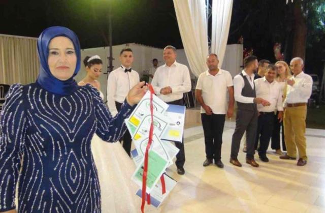 Ne çeyrek ne de gram! Belediye başkanının yeni evli çifte hediyesi düğüne damga vurdu