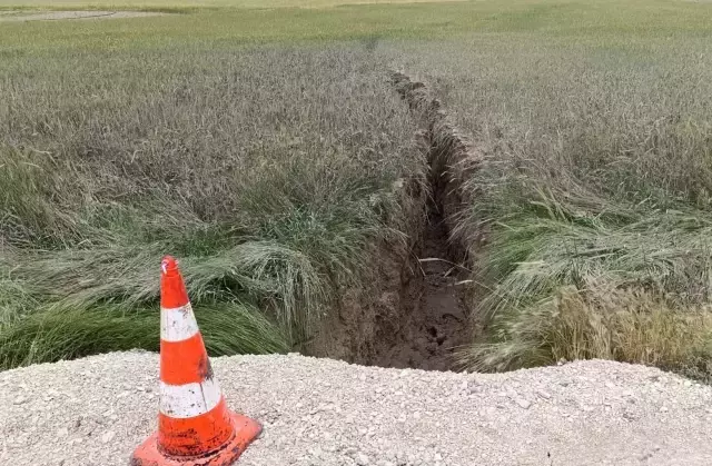 Konya'da Yoğun Yağışlar Yüzey Yarıkları Oluşturdu