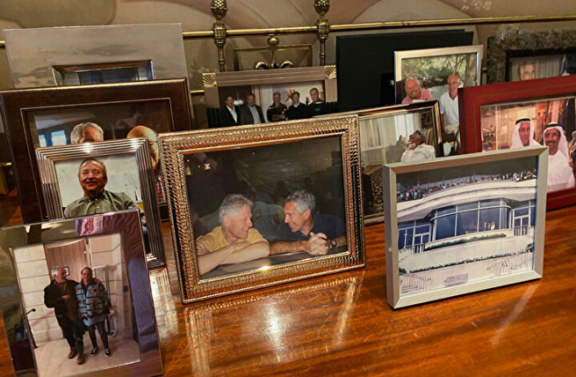 Epstein'in gizli arşivi açıldı! Malikanedeki fotoğraf ve mektuplar ortaya saçıldı Epstein'in gizli arşivi açıldı! Malikanedeki fotoğraf ve mektuplar ortaya saçıldı