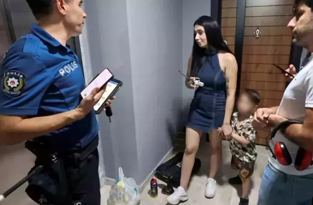 Çocuğuyla birlikte sokakta kalan alkollü kadından pes dedirten sözler