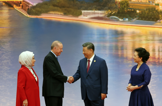 Cumhurbaşkanı Erdoğan ve eşi Şanghay Zirvesi'nde aile fotoğrafına katıldı