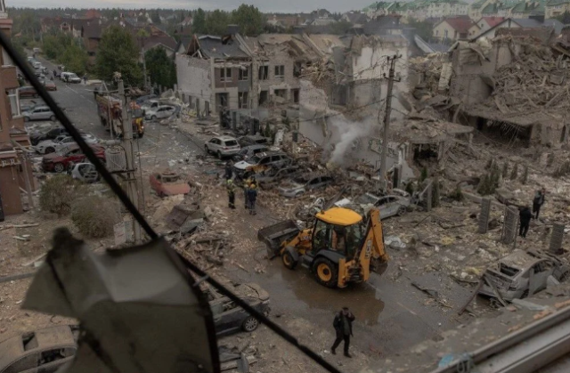 Ülkenin başkenti 12 saatlik saldırıda harabeye döndü! Görüntüler korkunç