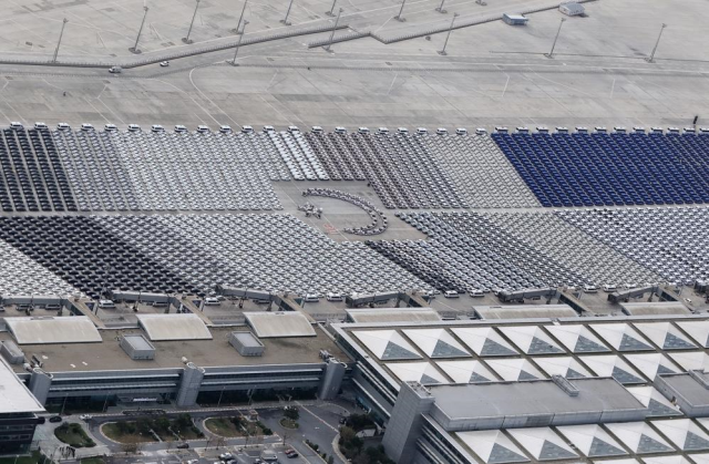 Atatürk Havalimanı'nda teslime hazır 9 bin 200 araç tek karede görüntülendi