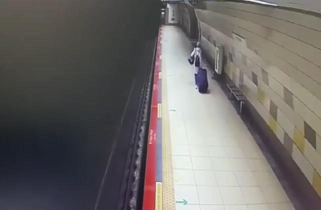 İSTANBUL -NİSA MİHRİBAN BEBEĞİN ÖLÜME TERK EDİLİLİŞ GÜVENLİK KAMERASINDA