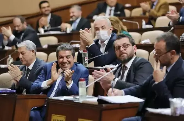 Cumhur İttifakı, öğrenci akbiline yapılan zammın geri çekilmesi için İBB Genel Kurulu'na verdiği teklif kabul edildi