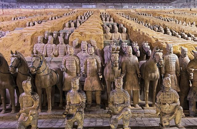 İşçiler ve cariyeler diri diri gömüldü! İşte Çin'in toprak altındaki ordusunun gizemi