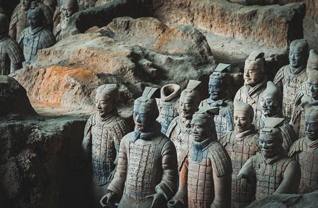 İşçiler ve cariyeler diri diri gömüldü! İşte Çin'in toprak altındaki ordusunun gizemi