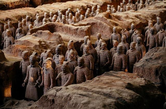 İşçiler ve cariyeler diri diri gömüldü! İşte Çin'in toprak altındaki ordusunun gizemi