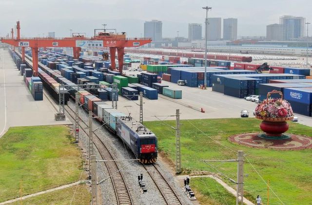 Çin ve Vietnam Dışişleri Bakanları İkili İlişkileri Yeni Bir Seviyeye Çıkarma Sözü Verdi