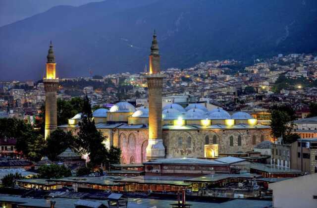 Bursa Ulu Camii kim yaptı, hikayesi nedir? Bursa Ulu Camii ne zaman yapıldı, özellikleri ne? Bursa Ulu Camii hat yazıları ve anlamları nedir?