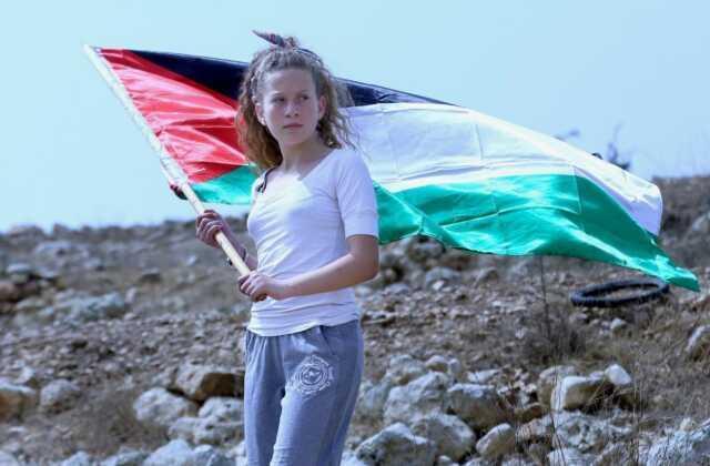 İsrail askerleri Ramallah'ta 'Filistinli cesur kız' Ahid et-Temimi'yi gözaltına aldı