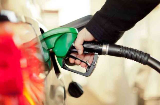 Akaryakıt sahipleri dikkat! Gece yarısı benzin ve motorine zam, otogaza indirim geldi
