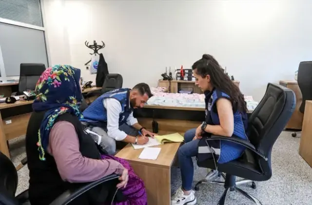 Dilenci üzerinde çıkan parayı görenler gözlerine inanamadı