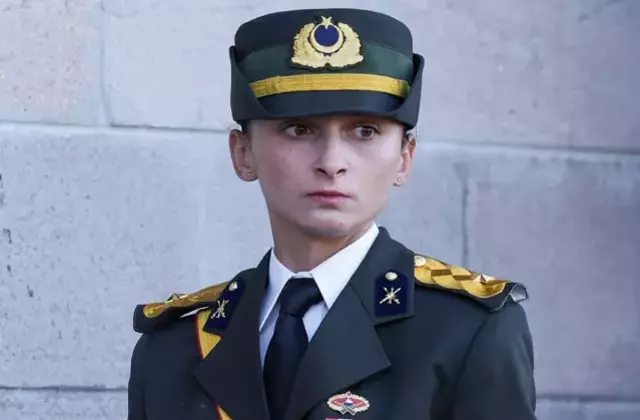 TSK'dan ihraç edilen Ebru Eroğlu zorda