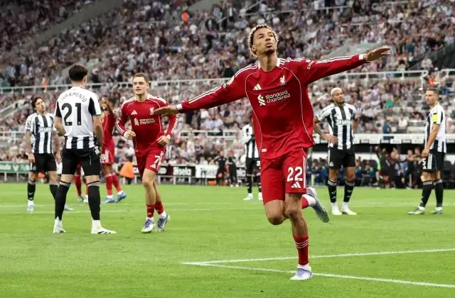 Liverpool, Newcastle Maçı: Uzatma Golüyle 3-2'lik Galibiyet ve 16 Yaşındaki Yıldızın Sürpriz Katkısı