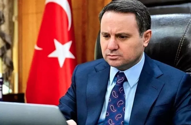 شرط‌بازی چه کسی است؟ آیا نام تحلیلگر ورزشی که از طریق همسر خود شرط‌بازی می‌کرده، اعلام شده است؟