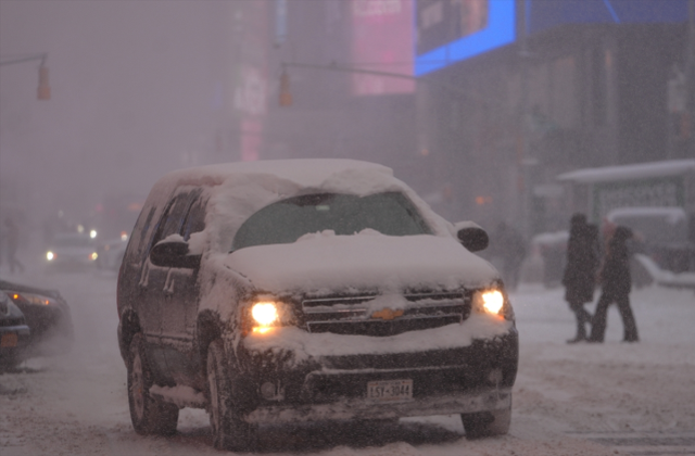 Ülkede tarihi felaket! 800 binden fazla kişi elektriksiz kaldı, binlerce uçuş iptal edildi