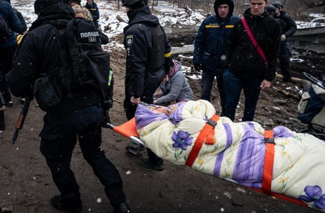 Ukrayna'da sivil halkın zorlu mücadelesi! Tahliyeler kar yağışı altında devam ediyor