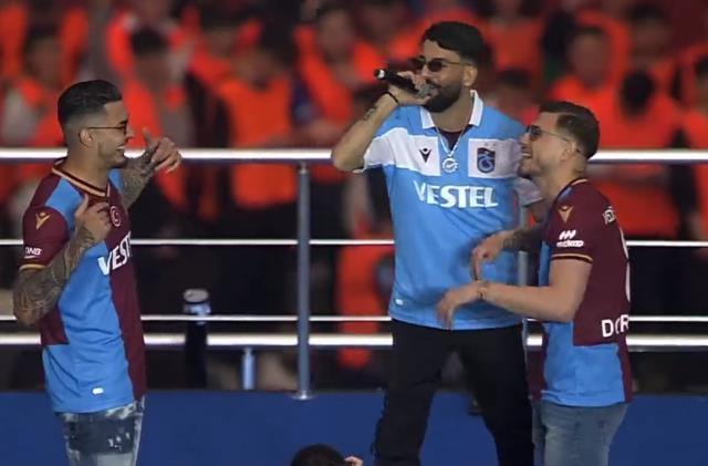 Şampiyonluk kutlamalarına Uğurcan Çakır ve Dorukhan'ın KADR ile yaptığı düet damga vurdu